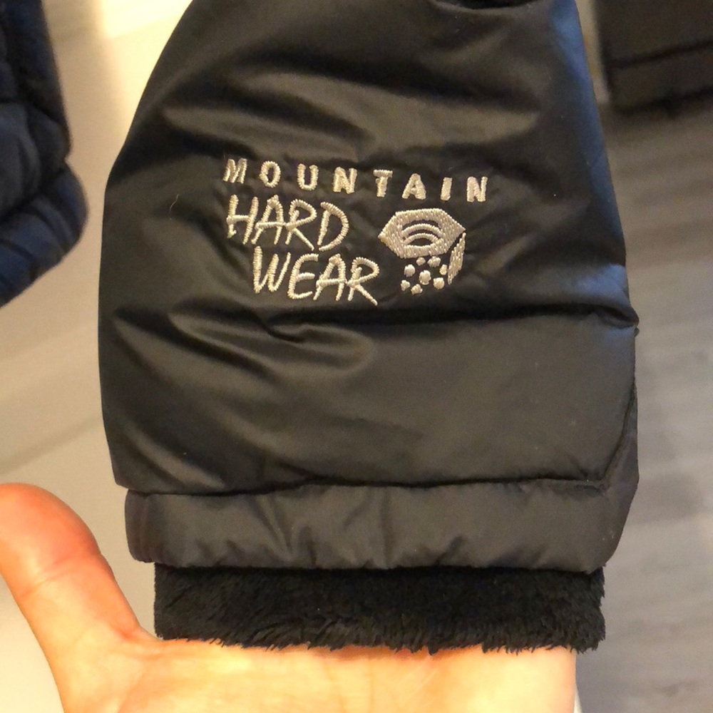 Mountain Hardware black jacket - Picture 2 of 6